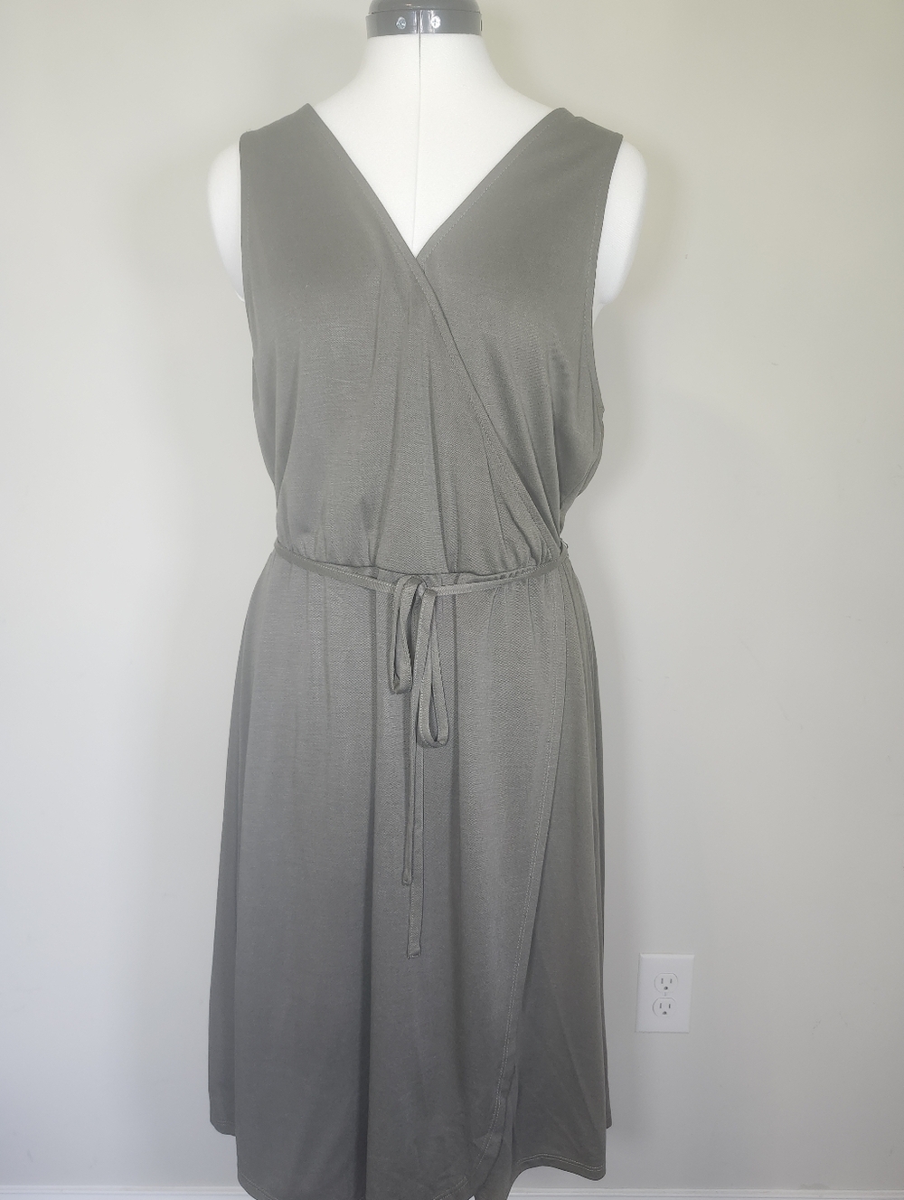 A New Day Olive Green Sleeveless V-Neck Faux Wrap Waist Tie Midi Dress S LG NWOT